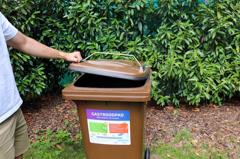 nádoba na gastroodpad tridimgastro.cz s přítlačnou klapkou